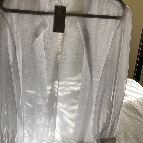 Guess ls Yora button up top - Picture 6 of 6